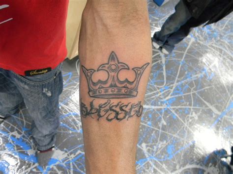 crown tattoos designs ideas  meaning tattoos