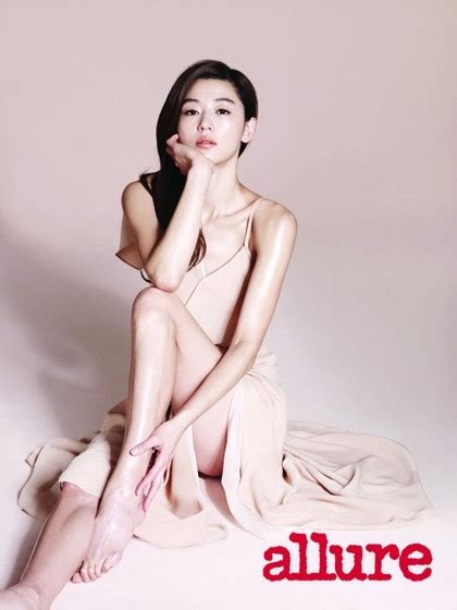 【画像】チョン・ジヒョン、ヌードトーンのドレスを着た女神“輝く美肌” ライブドアニュース