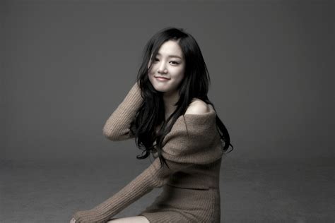 lee yu bi hd wallpaper background image 2000x1334 id