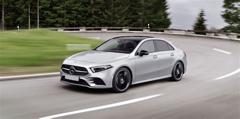 mercedes  class saloon review  carwow