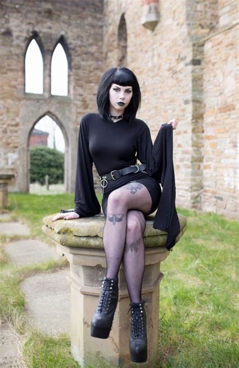 Risultati Immagini Per Gothic Vintage Crossdresser Women Goth Beauty