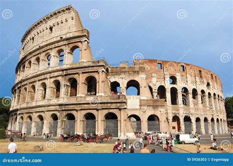 colosseum beroemd oud amfitheater  rome redactionele stock foto image  historisch