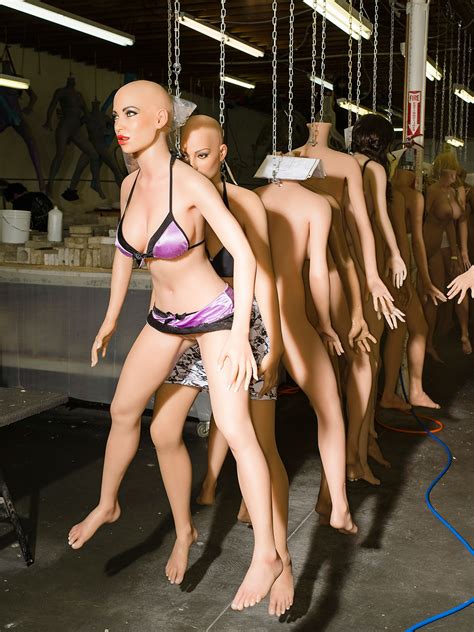 la mirada de un fotógrafo top en la fábrica de muñecas sexuales más importante del mundo infobae