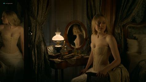 Dakota Fanning Nuda ~30 Anni In The Alienist