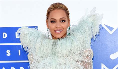 beyonce makes surprise facetime call to fan sick with cancer beyonce