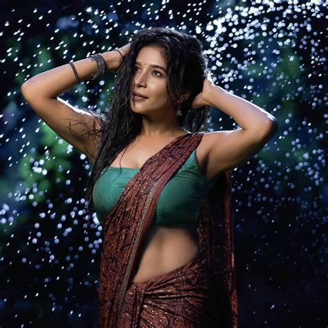 actress sakshi agarwal hot sexy navel and cleavage show in saree wet rain