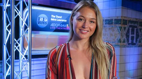 how model iskra lawrence found confidence to post unedited photos on instagram youtube