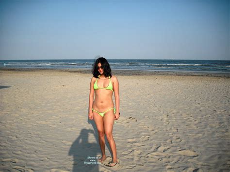 topless wife sp indian wife in lime bikini july 2010 voyeur web