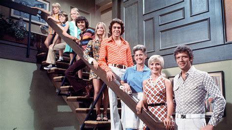 decades tv and metv celebrate 50 years of the brady bunch cord cutters news