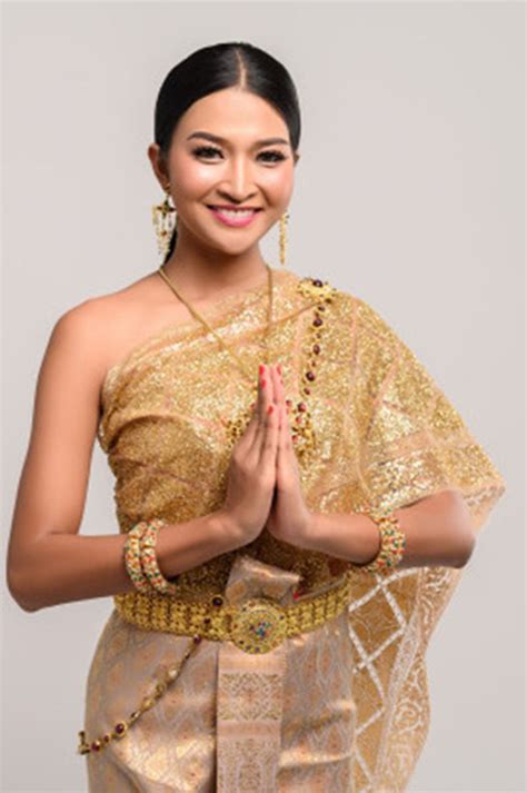 ชุดไทยพระราชนิยม ชุดประจำชาติไทย Thai Traditional Dress Traditional