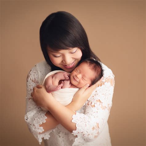 newborn photography vancouver mom baby boy maternity  newborn