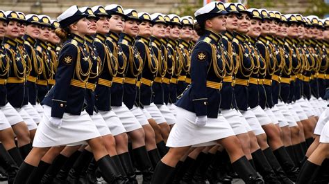 Parade In Moskau Putin Fährt Sein Waffenarsenal Auf Stern De