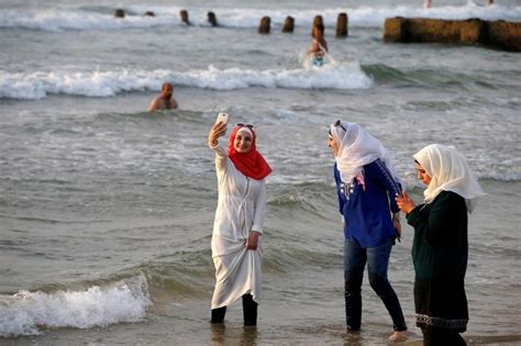 Tel Aviv Israeli Jews Muslims Puzzled By French