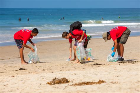 surfrider starts contest  turn trash  art  beach cleanup