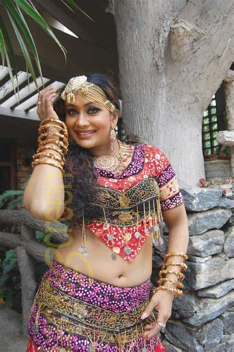 srilankan actress anusha damayanthi