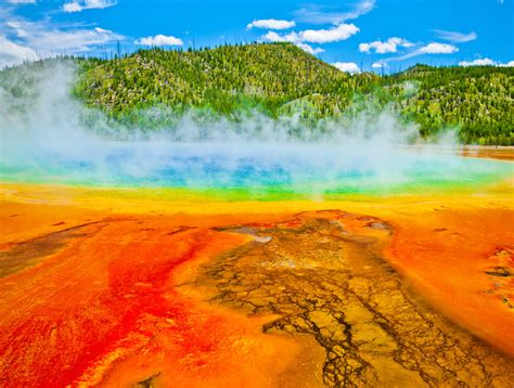 Scientists Believe The Yellowstone Park Supervolcano Is