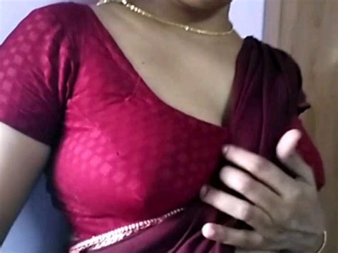 tamil aunty ne saree khol ke nange chuche dikhay porn pics