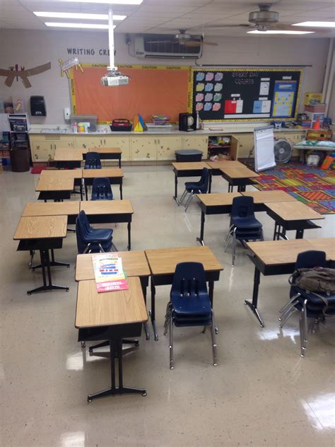 cool classroom set   desks  threes image  classroom layout  grade classroom