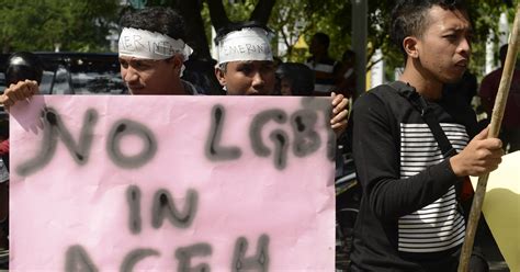 4 People Facing 100 Lashes For Alleged Gay Sex In