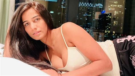 poonam pandey sexy photo poonam pandey share her a sexy