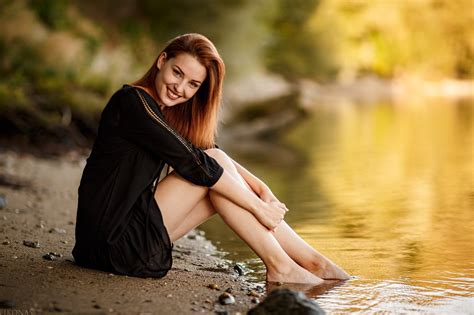 Download 2048x1365 Redhead Smiling Sitting Water Model