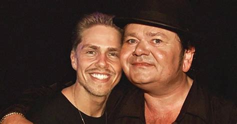 andre hazes reageert geemotioneerd op beeldmanipulatie vader en zoon show adnl