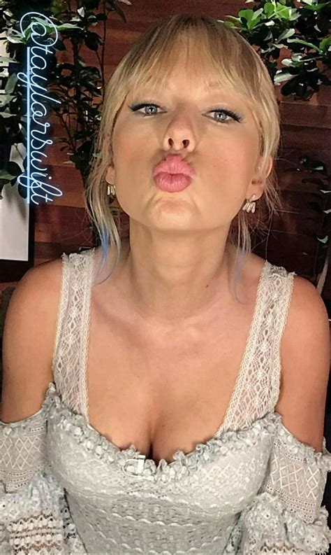 taylor swift great boobs in bikini top celeblr