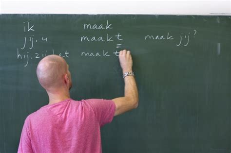 twee vlamingen kunnen beste leraar nederlands  worden het nieuwsblad