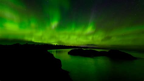 these 12 photos of the northern lights appearing over the u s will mesmerize you only in your