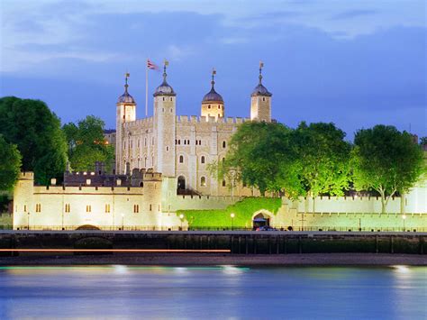 tower  london home  fortress   kings  england