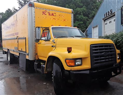 1997 Ford F700 Box Truck