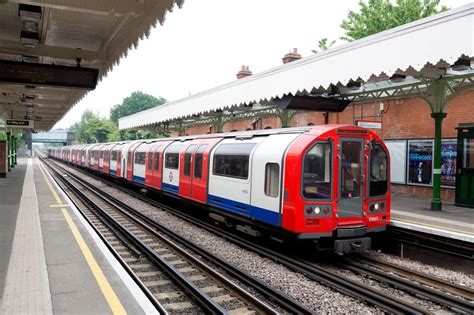 london undergrounds central  trains set  upgrade