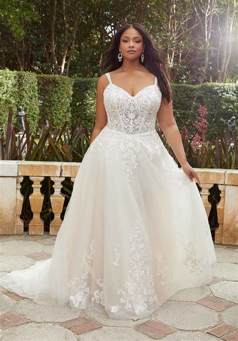plus size wedding dress trends are on the rise lazlobane