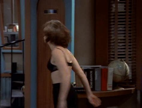 Naked Maura Tierney In Newsradio