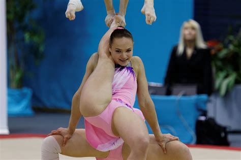 Hd Rhythmic Gymnastics Picture Gymnastics Pictures Acrobatic