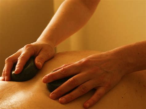 what to expect during a hot stone massage