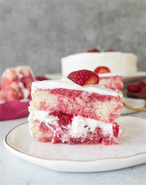 strawberry shortcake layer cake  itsy bitsy kitchen