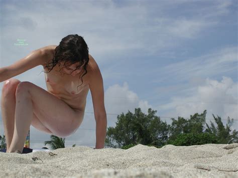 Nude Beach Hottie April 2009 Voyeur Web