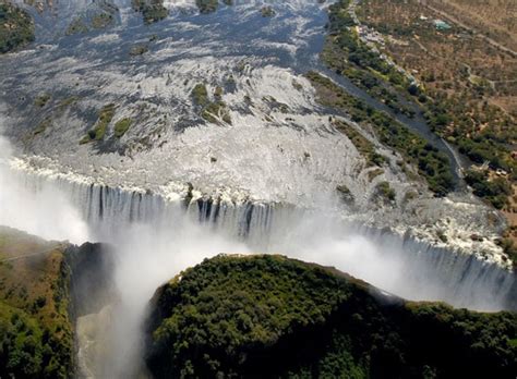 which side of victoria falls is better zimbabwe or zambia bench africa