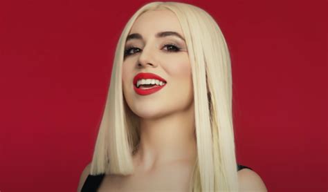 ava max anuncia album  lanca novo single whos laughing  updatepop