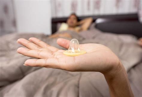 new sex trend stealthing how to online community tells men to take off condom during sex