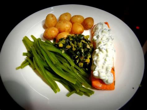 baked salmon with cucumber dill sauce recipe