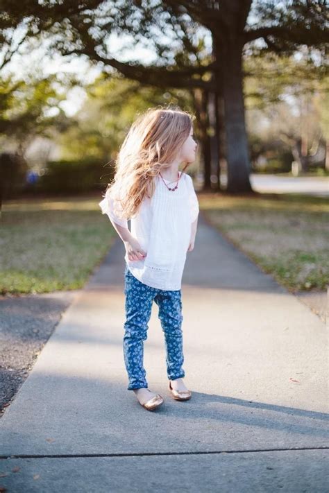 she s strutting her stuff in her favorite floral skinnies from look