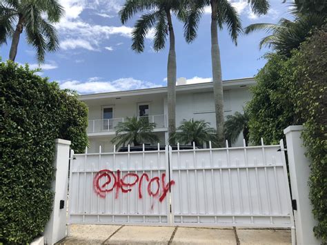 Why Is Jeffrey Epsteins Infamous Florida House Being Demolished Todd