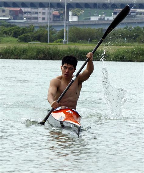 hot taiwanese kayaker queerclick