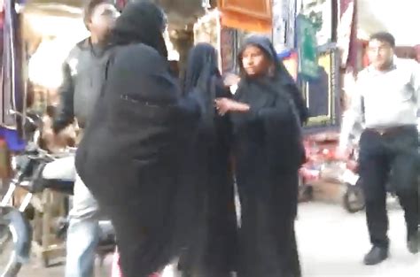 Arab Hijab Abaya Big Ass Candid 03 Photo 1 11