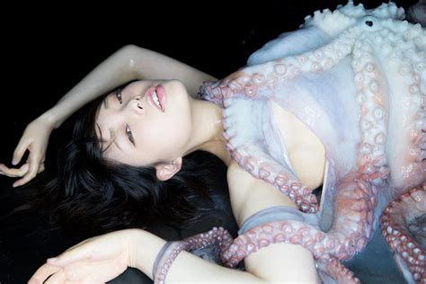 [photo] The Glistening Combination Of Octopus And Woman