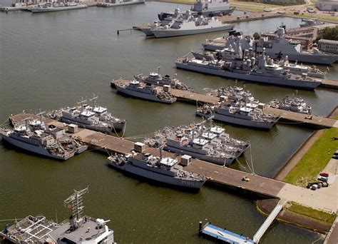 netherlands navy minehunters  den helder naval base schepen vliegdekschip en militaire
