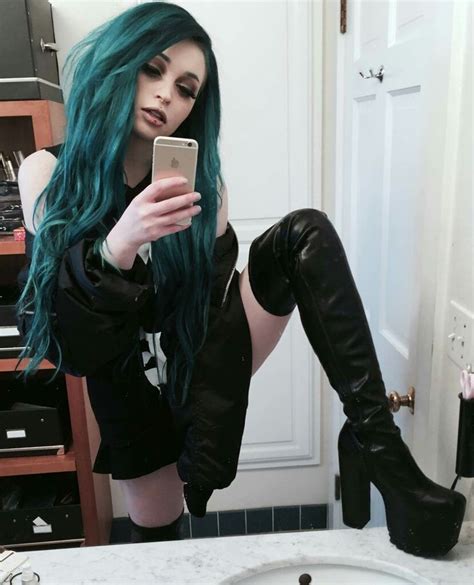 Pin By Ilion Jones On Gothic Punk Vampire Cute Emo Girls Goth Beauty