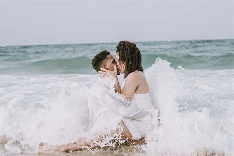 República Dominicana Couple Kissing On Beach During Daytime